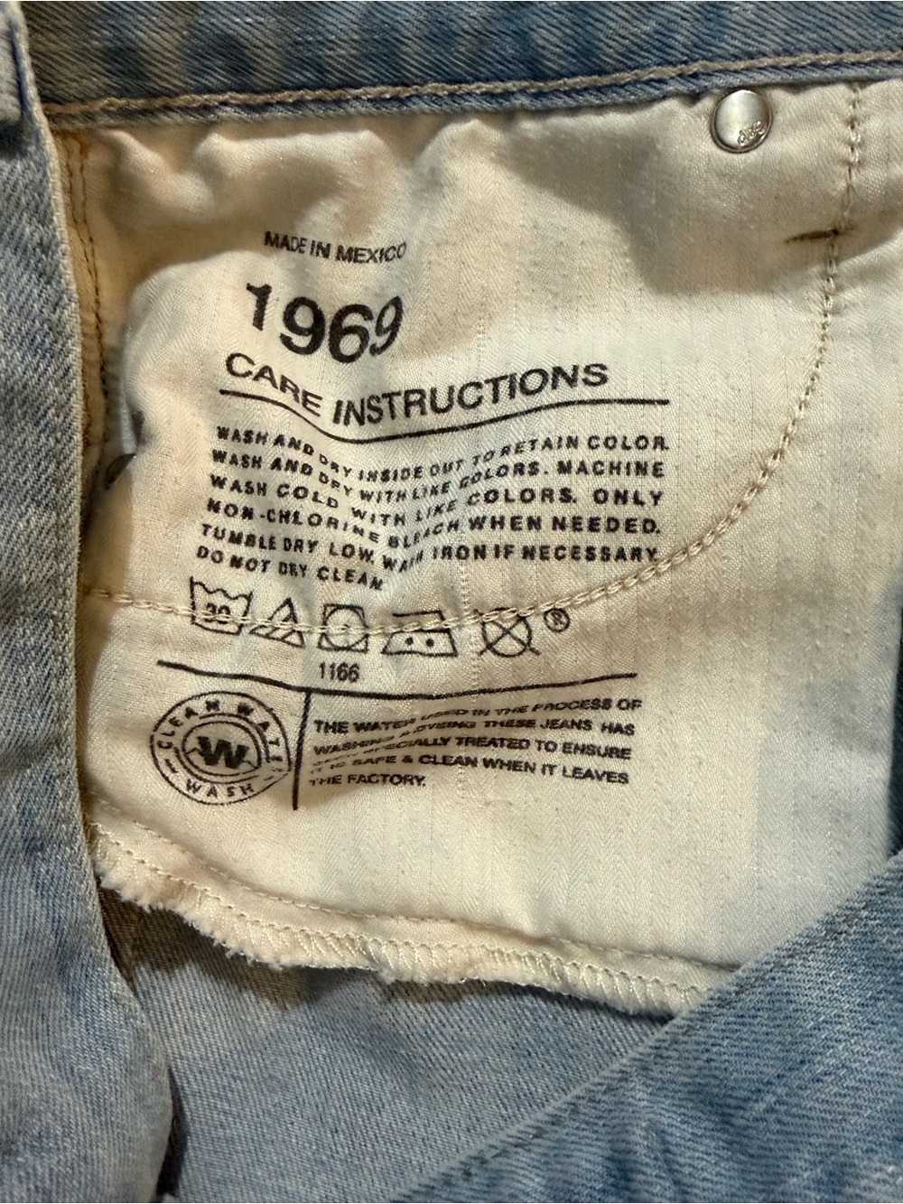 GAP Mid Rise Boyfriend Denim Shorts Size 27/4 - Picture 7 of 8